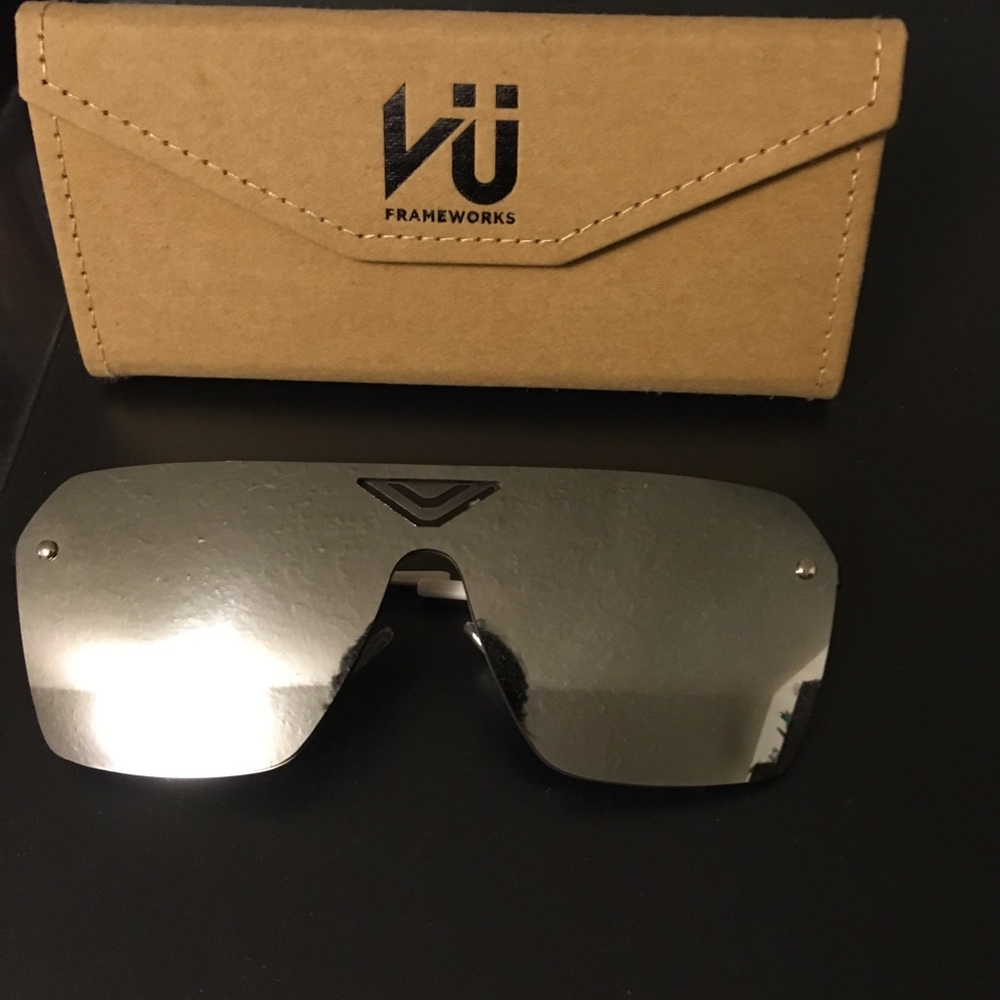 Vu Frameworks Mirrored Visor Sunglasses